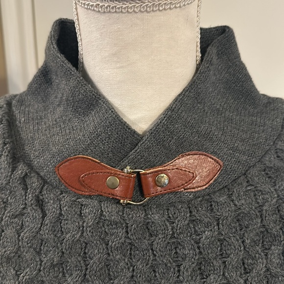 High Neck Shawl Poncho / Cape with faux  shearling - Picture 6 of 13